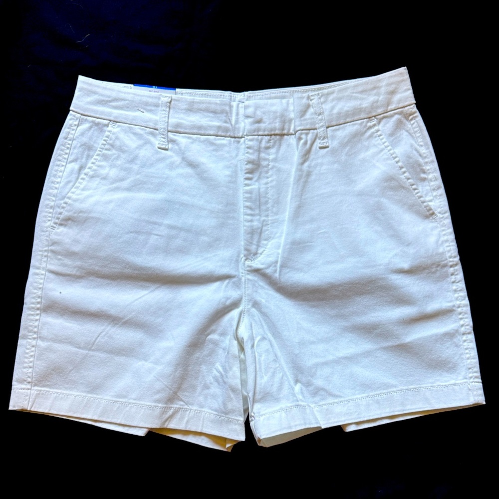 Gloria Vanderbilt Women's Flat Front White Shorts size 10 NWT